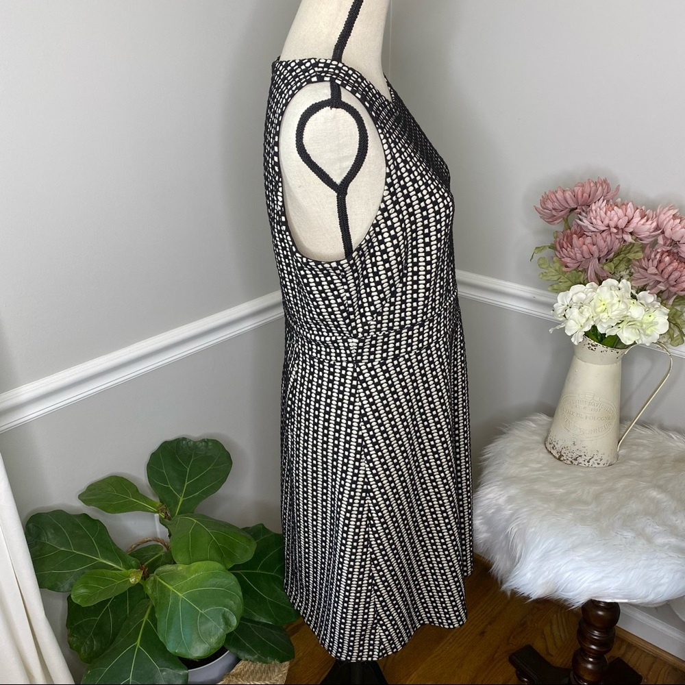 LOFT geometric Sleevless stretch dress - Picture 7 of 7